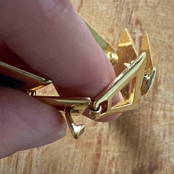 Butler Triangle link bracelet with opalescent insert - Picture 11 of 12